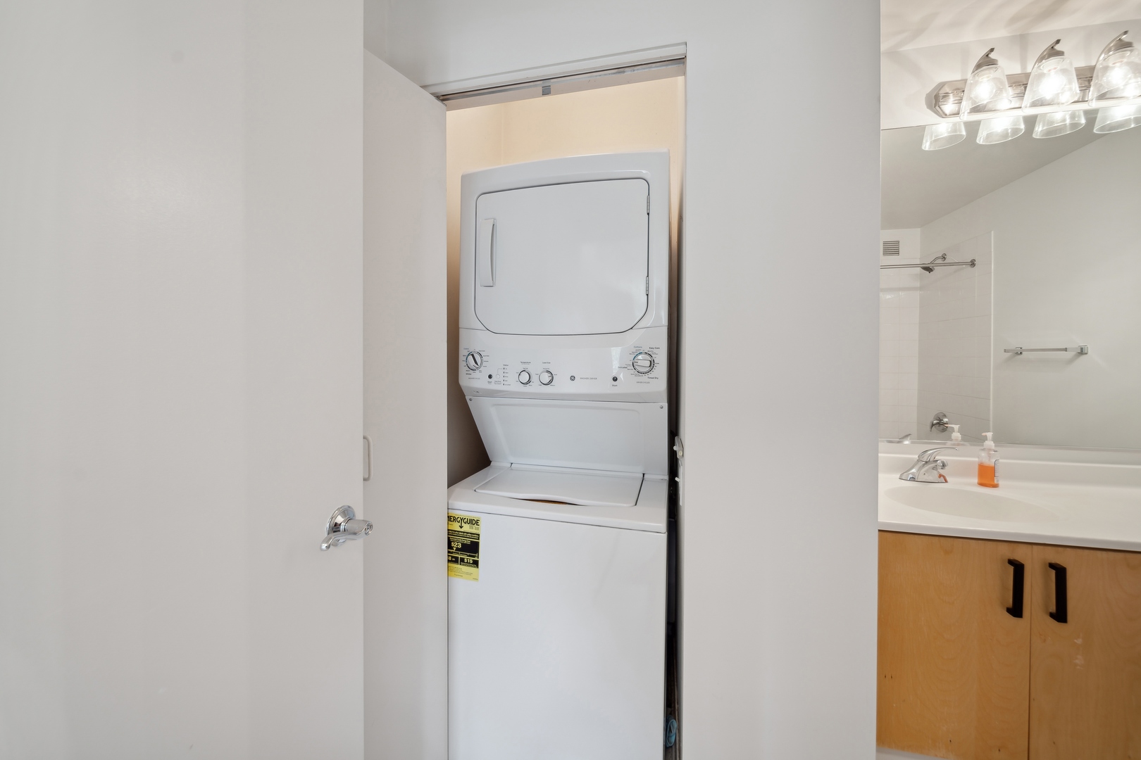 600 N Kingsbury Street Unit: 712