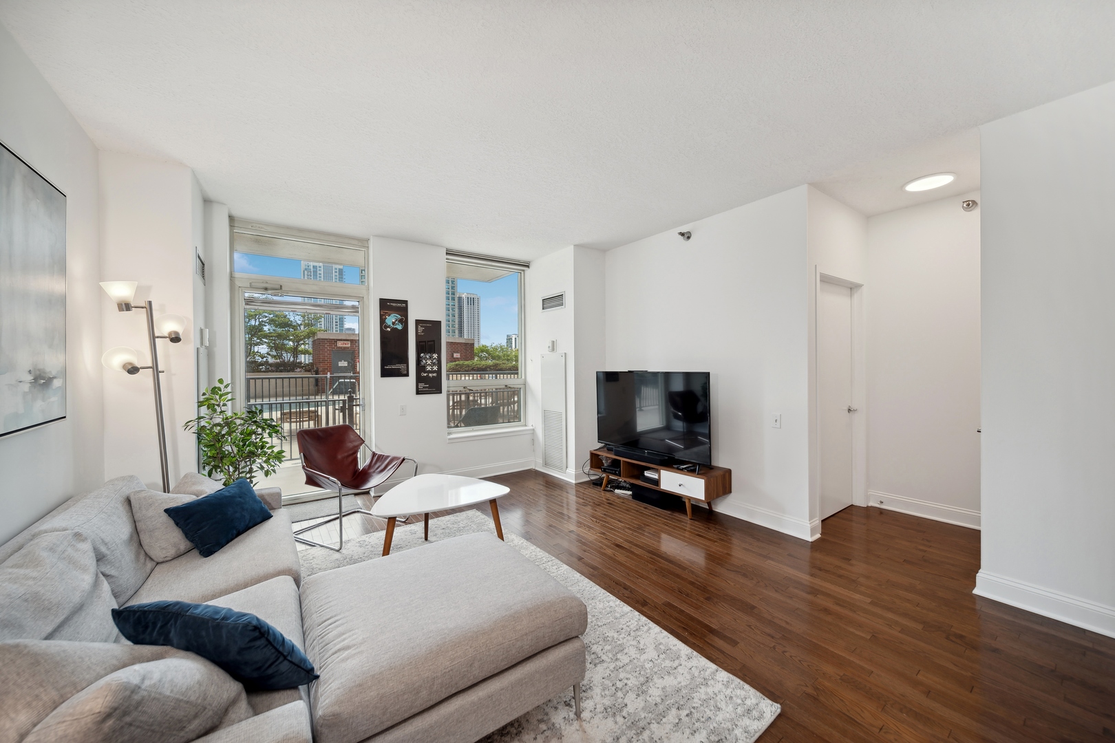 600 N Kingsbury Street Unit: 712