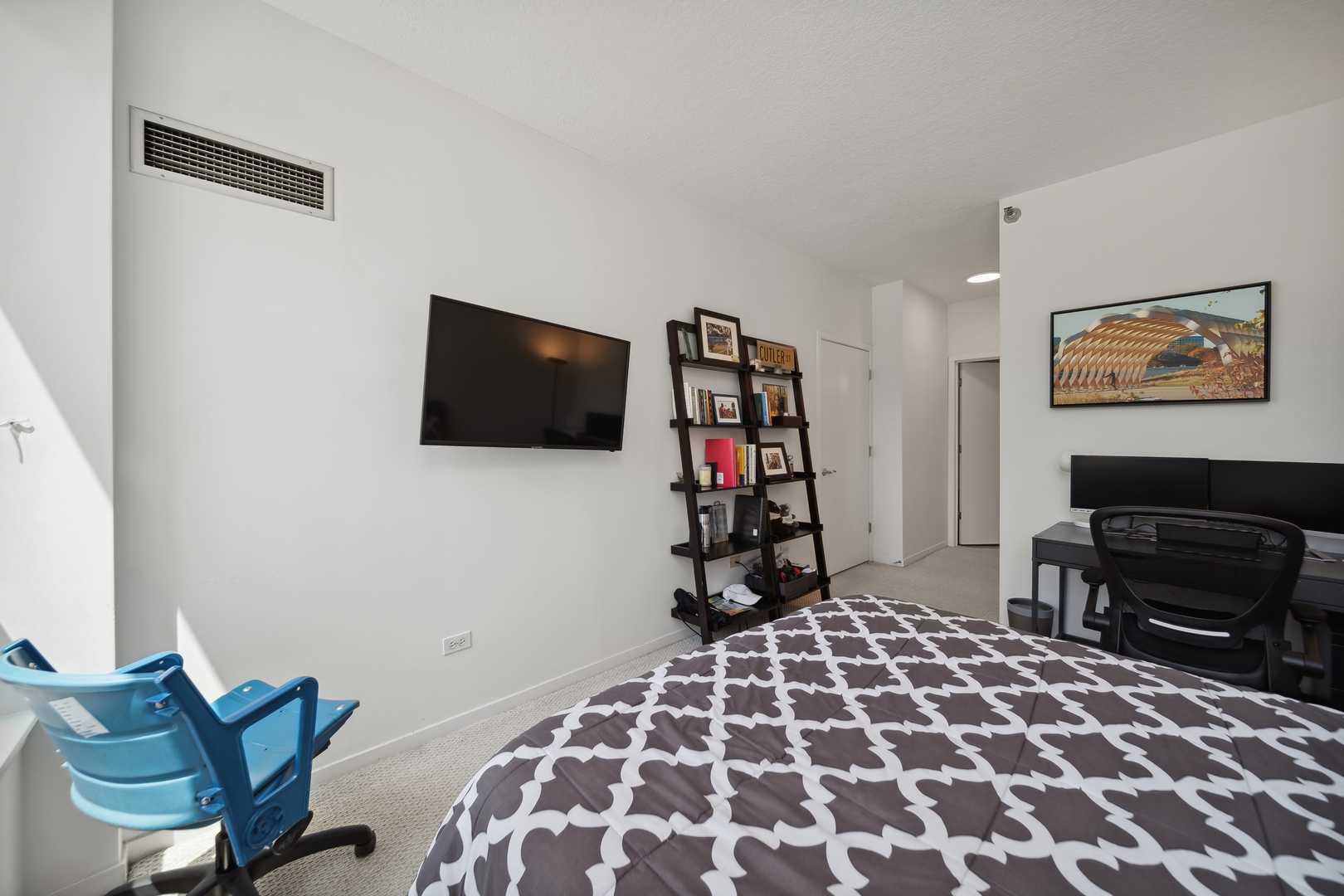 600 N Kingsbury Street Unit: 712