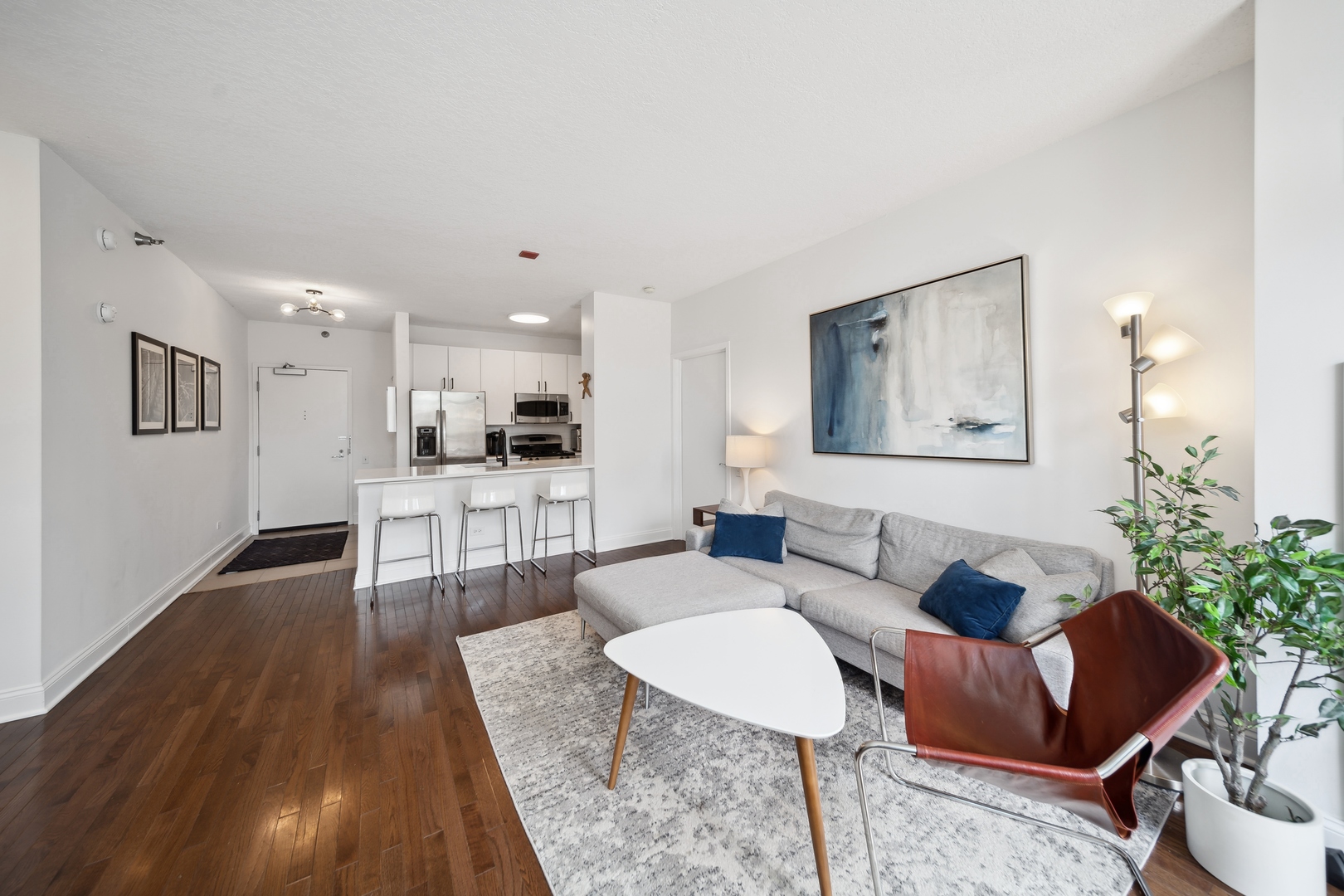 600 N Kingsbury Street Unit: 712
