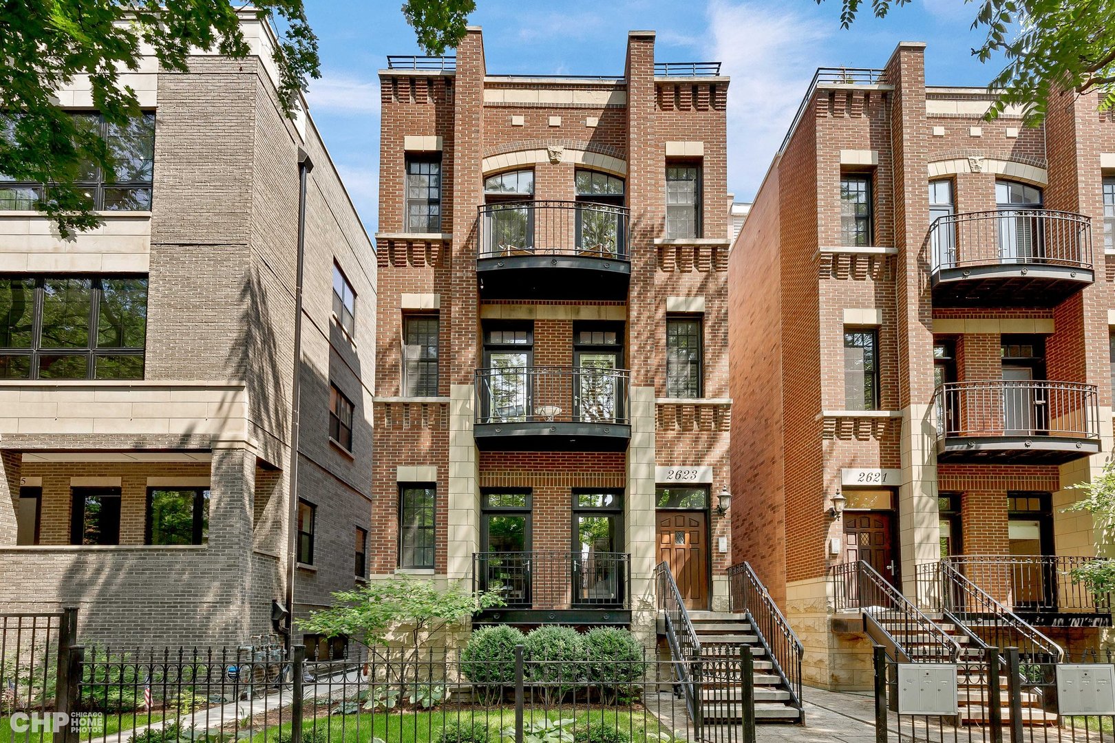 2623 N Wilton Avenue Unit: 2