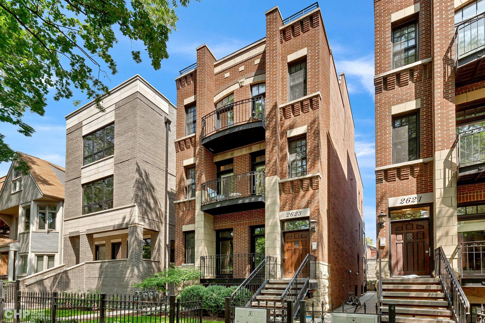 2623 N Wilton Avenue Unit: 2