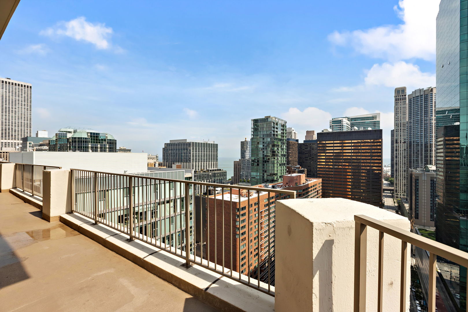 535 N Michigan Avenue Unit: 2105
