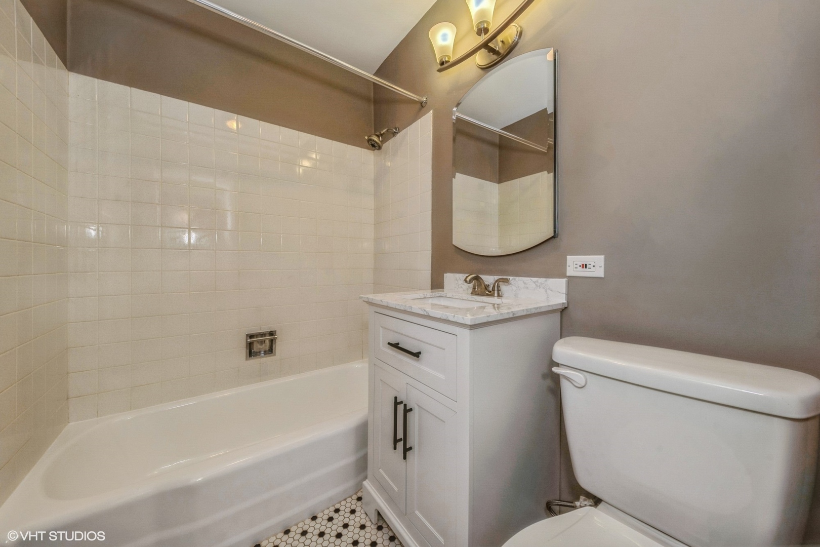 1460 N Sandburg Terrace Unit: 212A