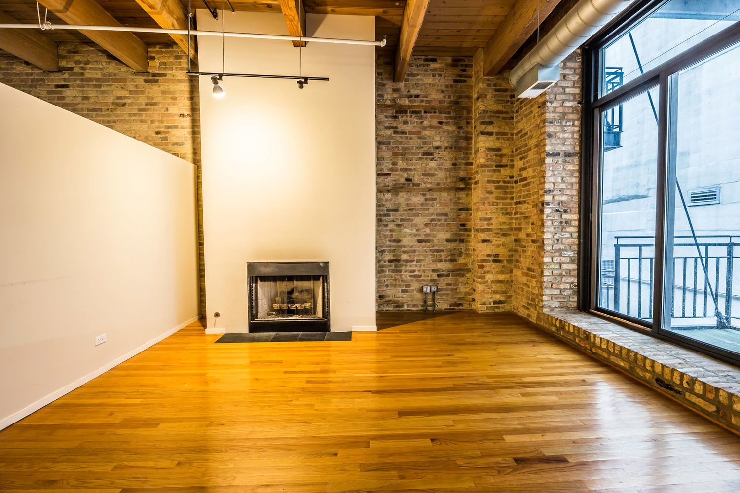 375 W Erie Street Unit: 219