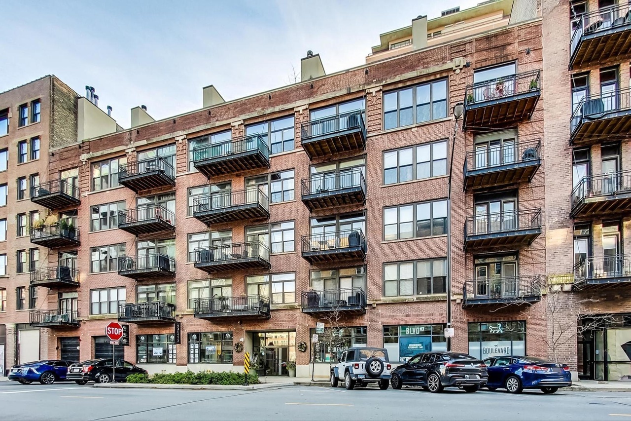 375 W Erie Street Unit: 219