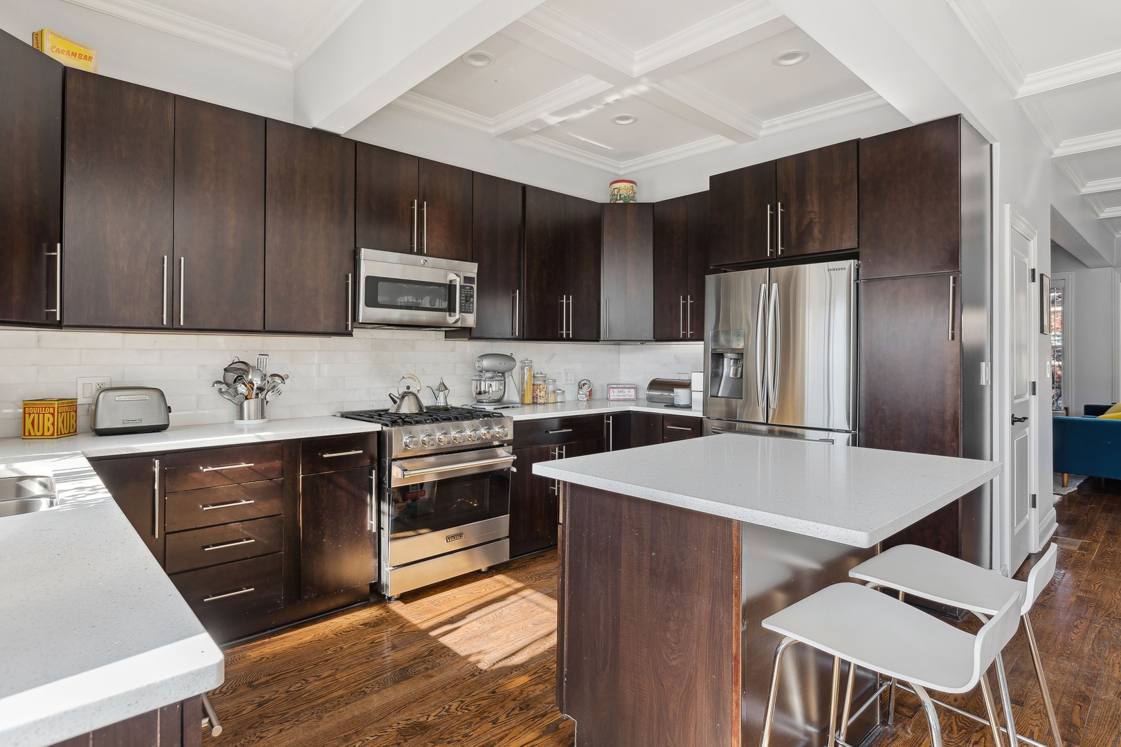 1729 W Rascher Avenue