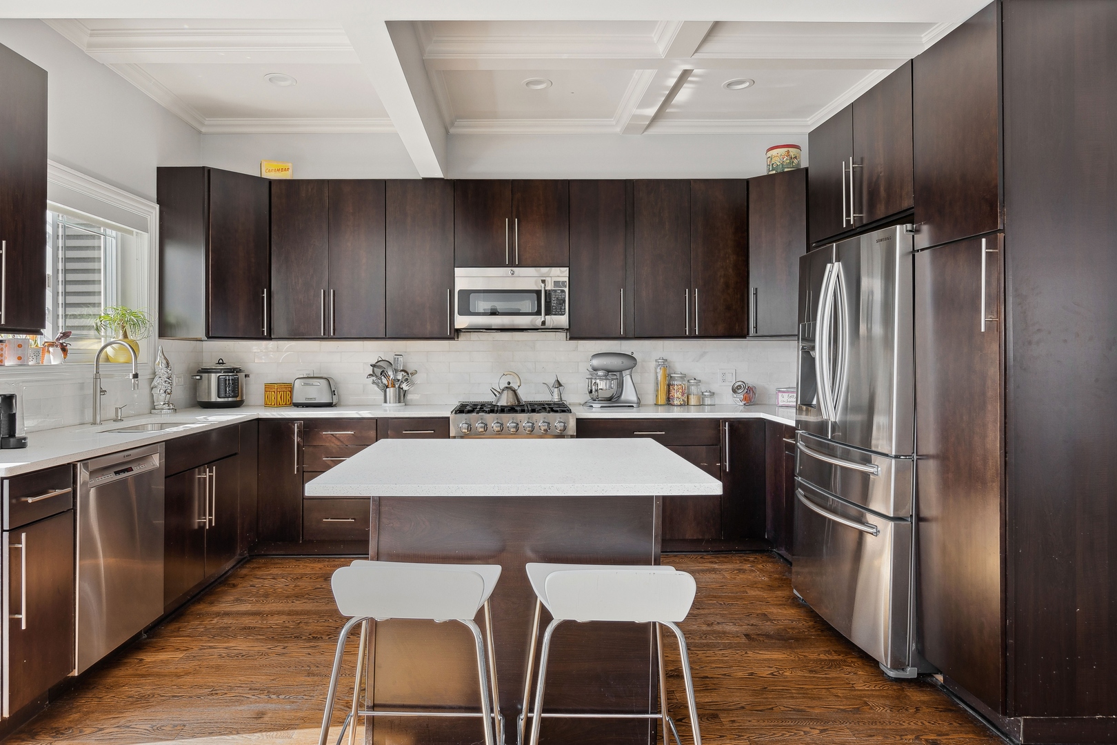 1729 W Rascher Avenue