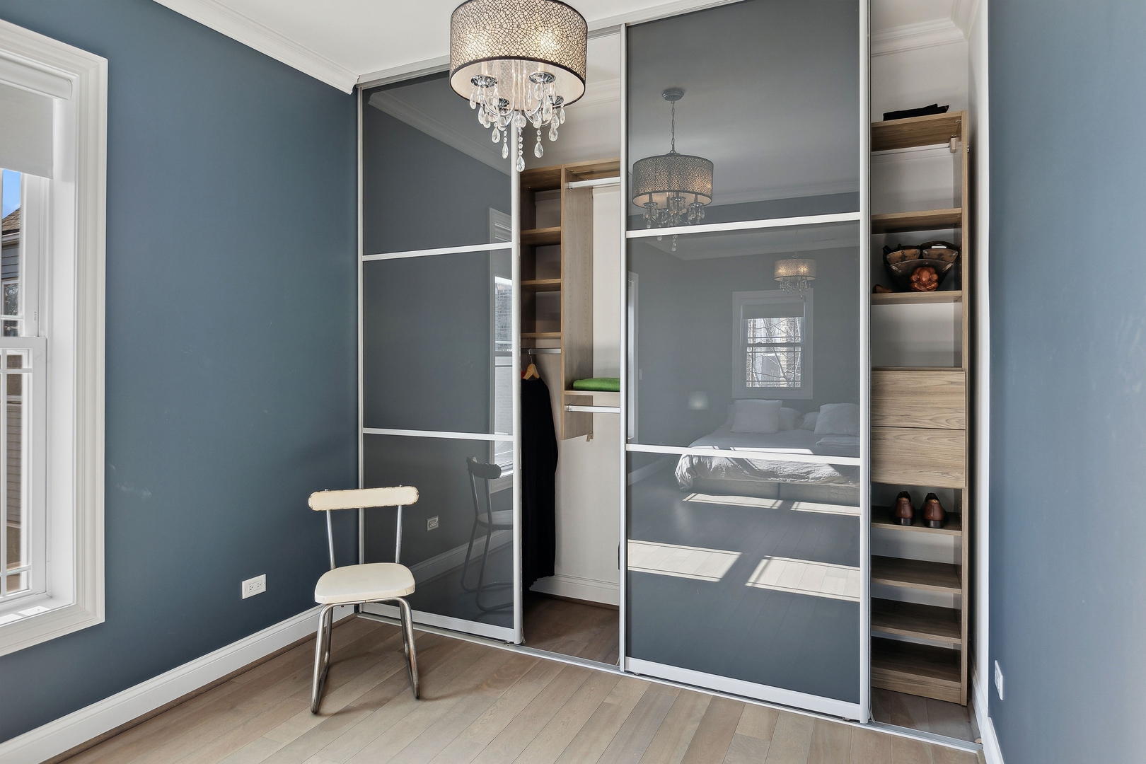 1729 W Rascher Avenue