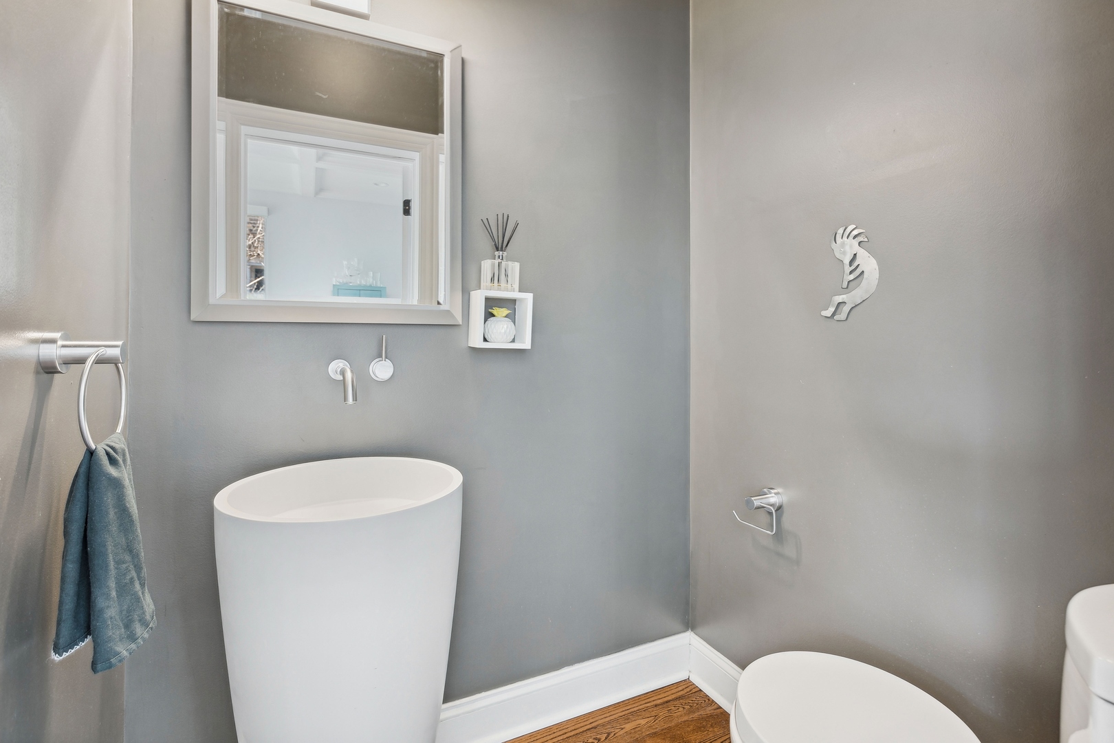 1729 W Rascher Avenue