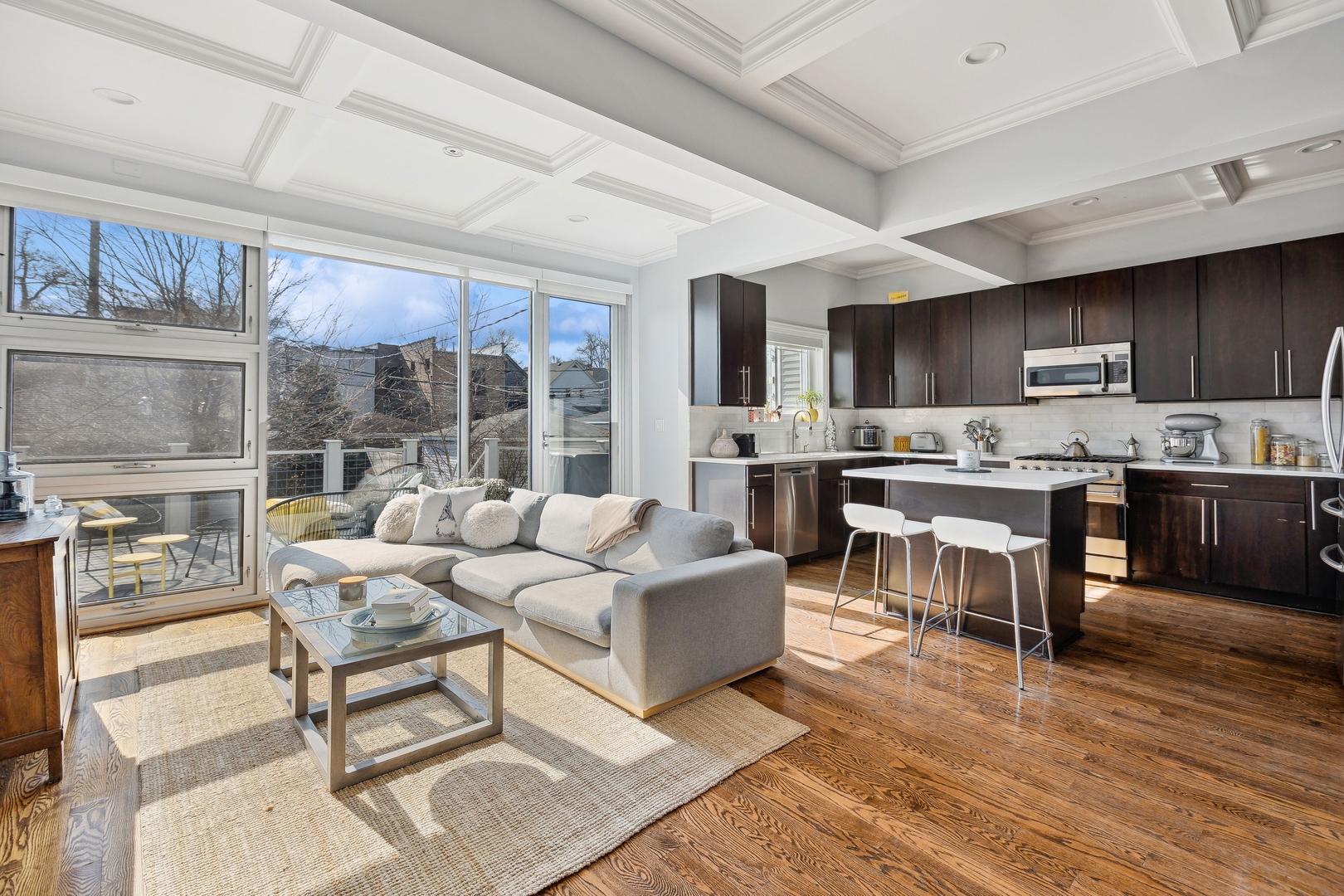 1729 W Rascher Avenue