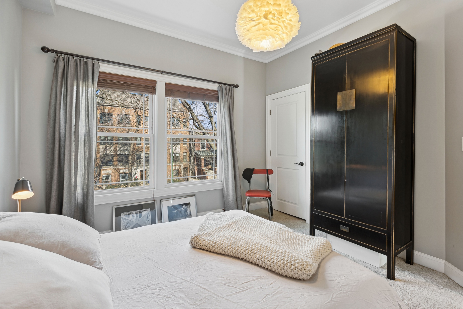 1729 W Rascher Avenue