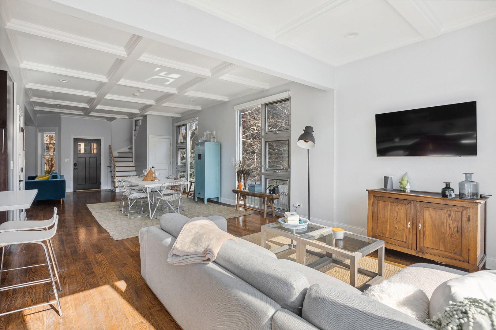 1729 W Rascher Avenue