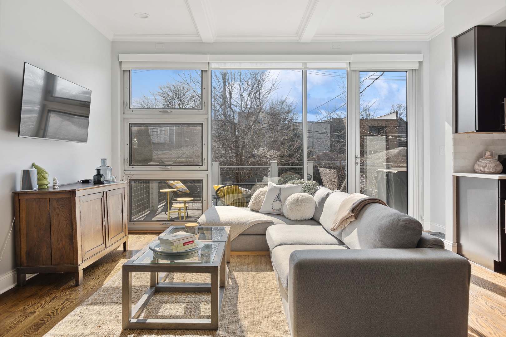 1729 W Rascher Avenue