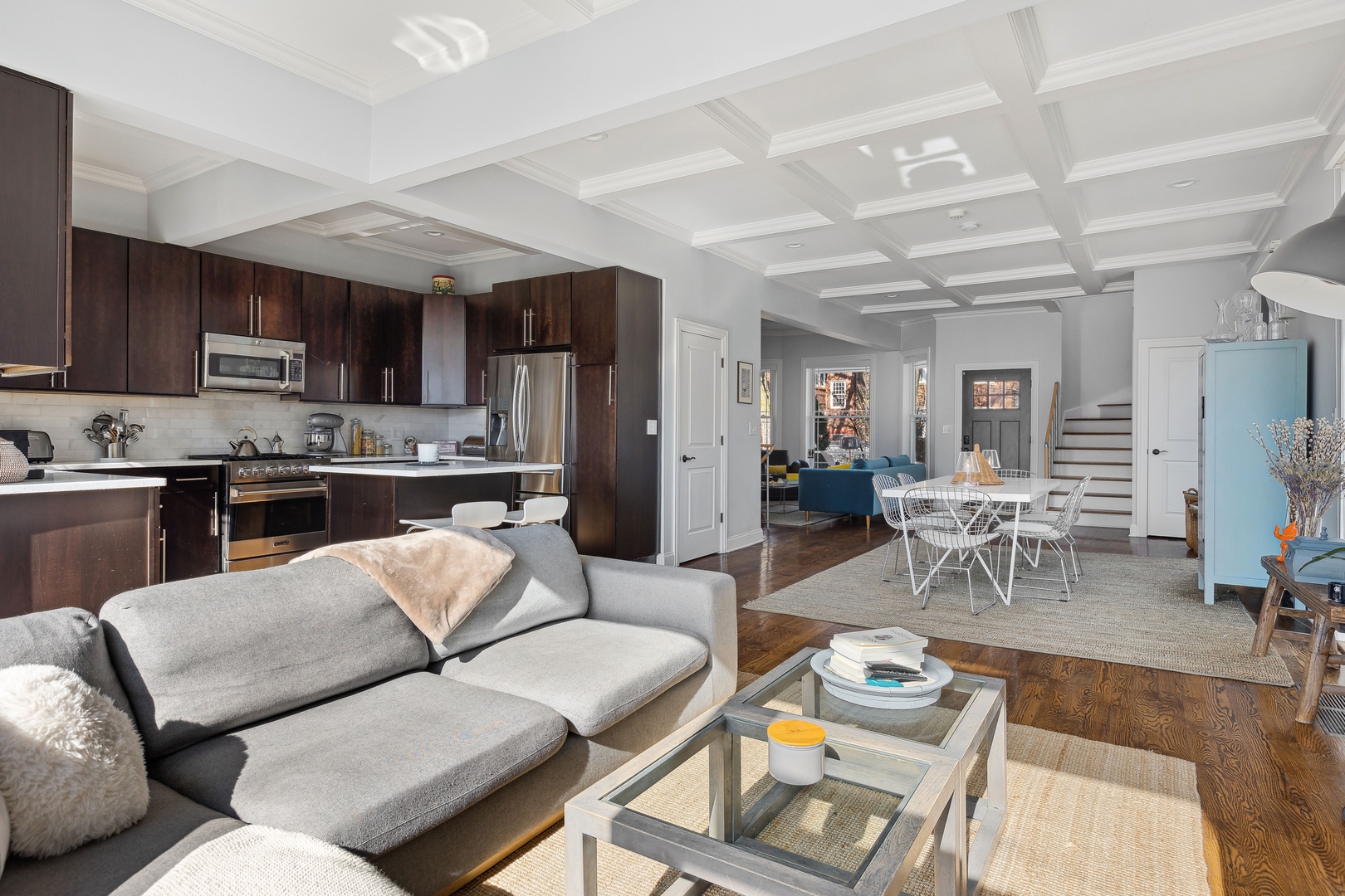 1729 W Rascher Avenue