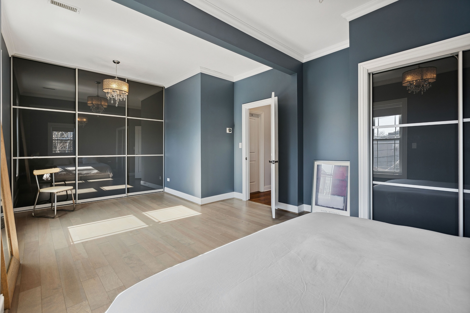 1729 W Rascher Avenue