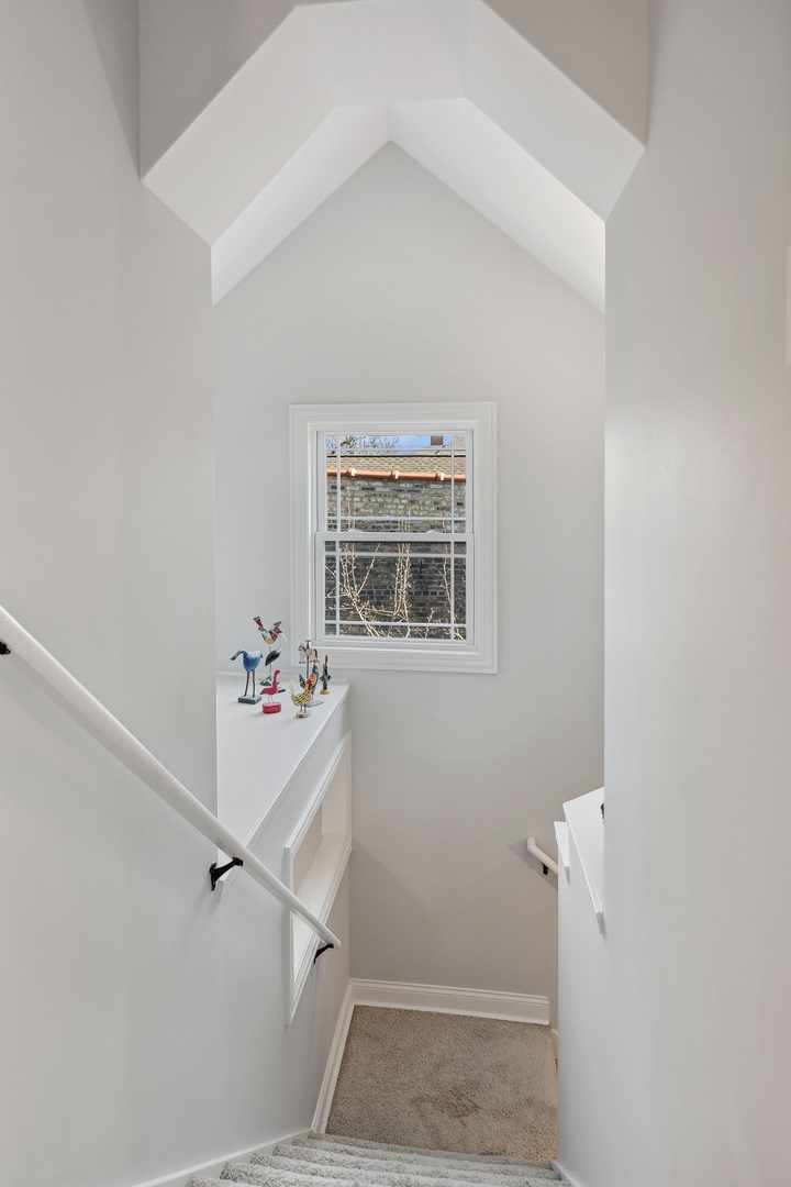 1729 W Rascher Avenue