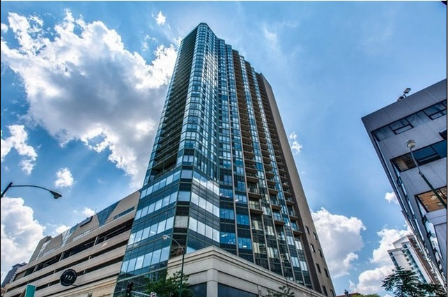 111 W Maple Street Unit: 2903