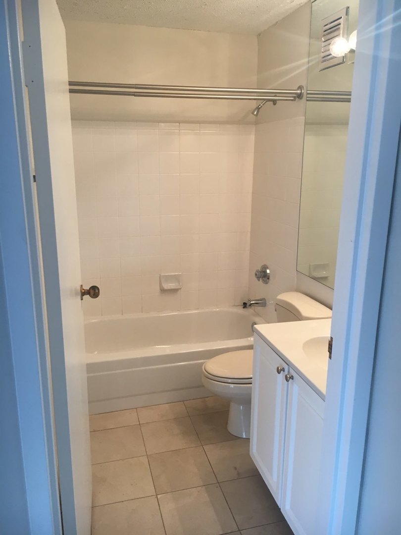 111 W Maple Street Unit: 2903