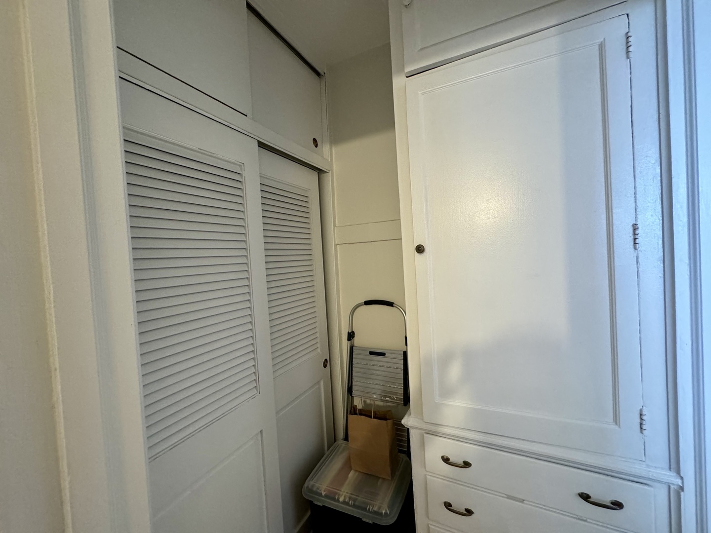 2000 N Lincoln Park West Unit: 815