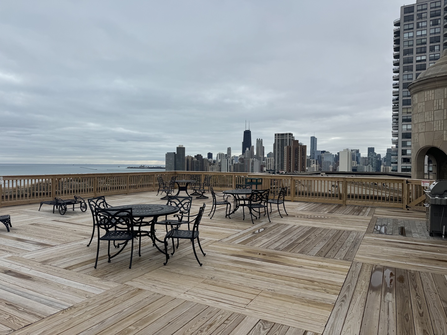 2000 N Lincoln Park West Unit: 815