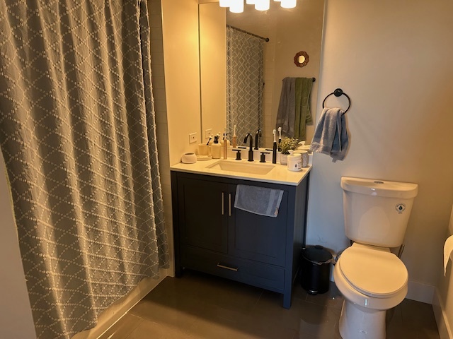 3204 N Clifton Avenue Unit: 209