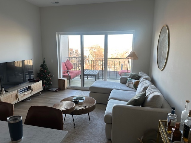3204 N Clifton Avenue Unit: 209