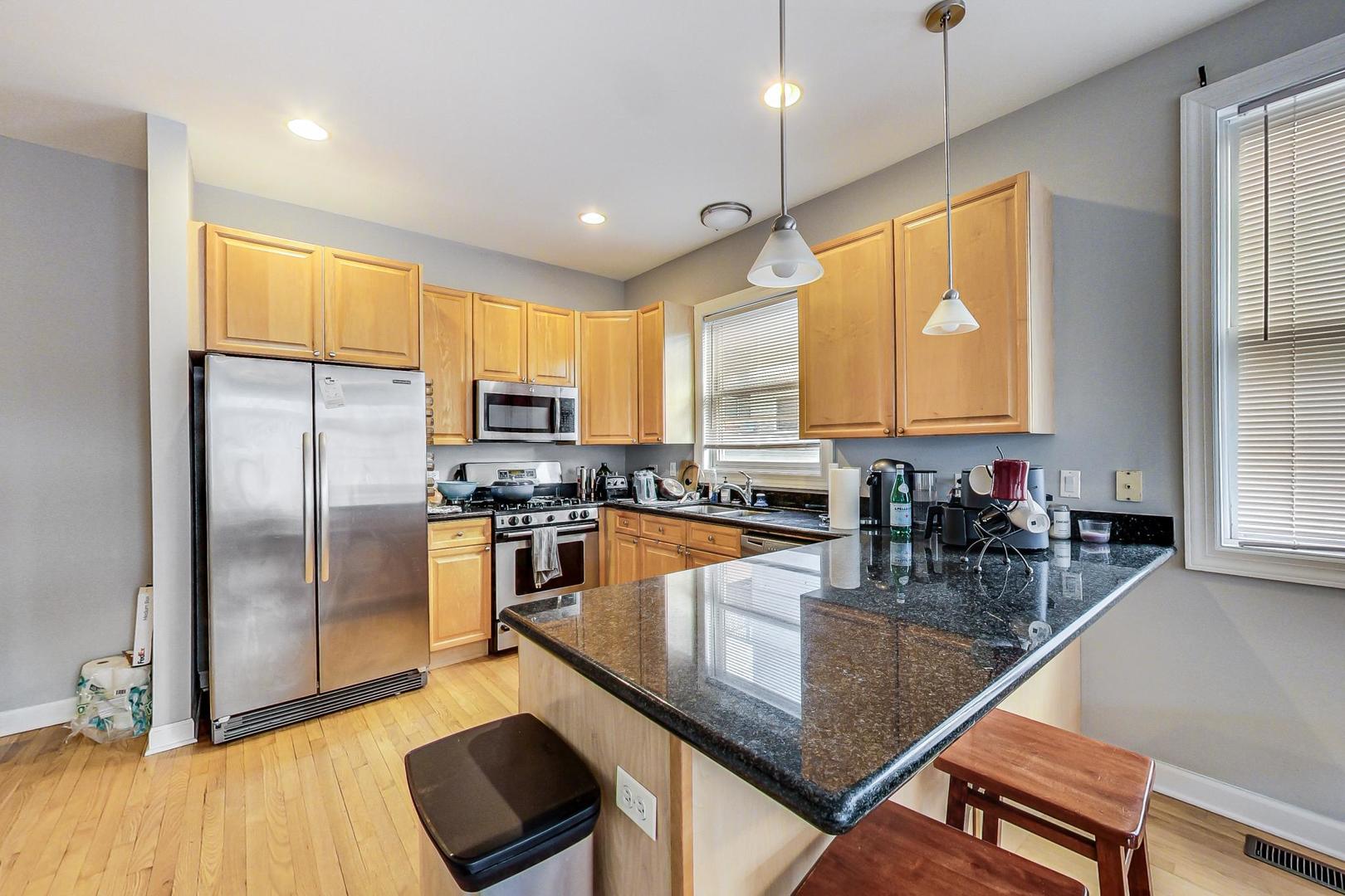 1330 W Fletcher Street Unit: 1