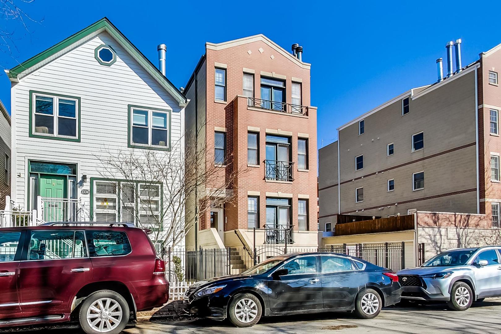 1330 W Fletcher Street Unit: 1