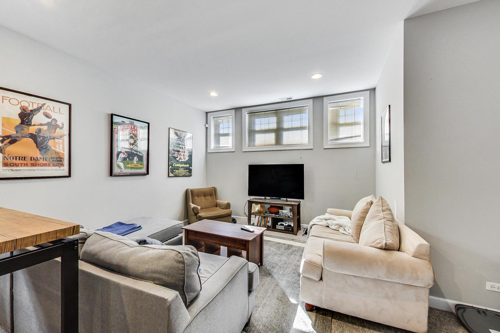 1330 W Fletcher Street Unit: 1