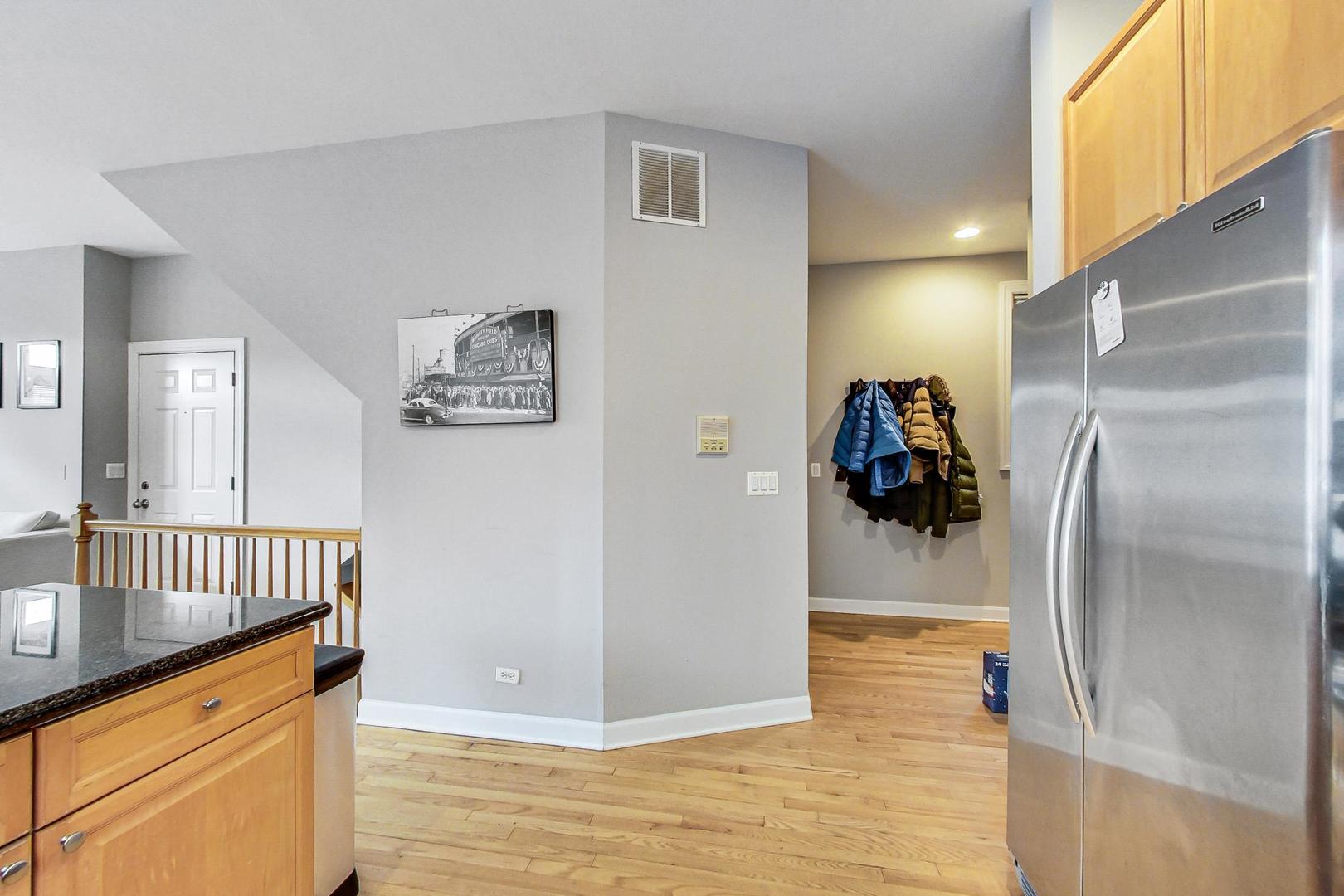 1330 W Fletcher Street Unit: 1