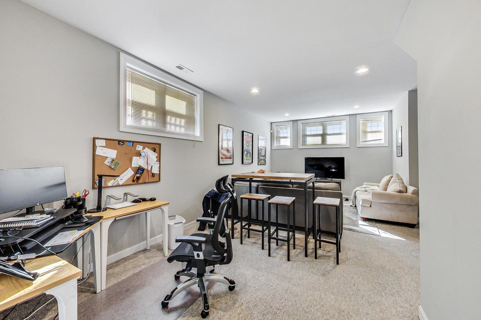 1330 W Fletcher Street Unit: 1