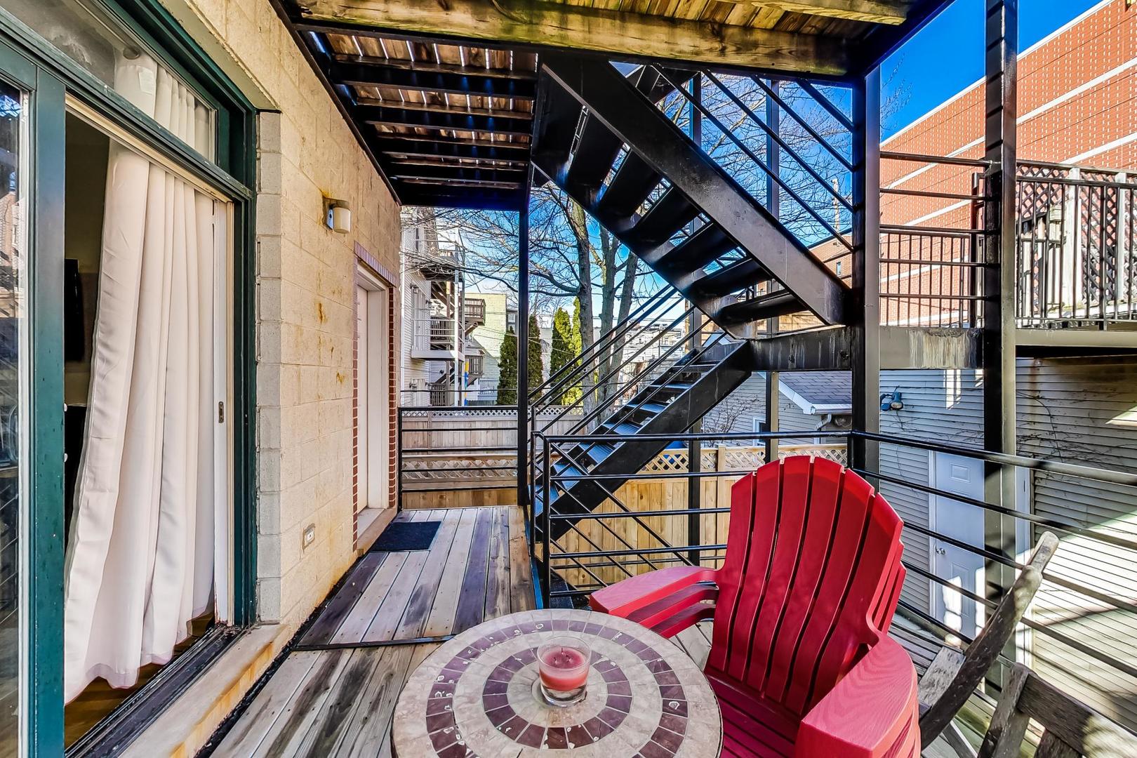 1330 W Fletcher Street Unit: 1