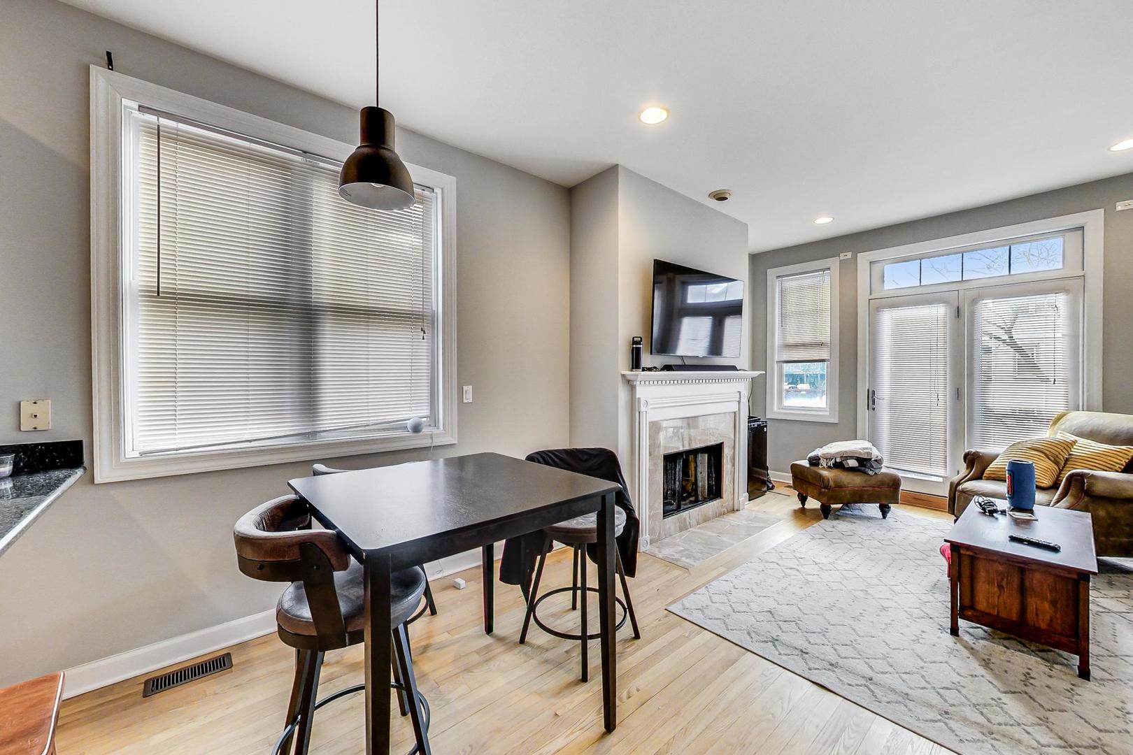 1330 W Fletcher Street Unit: 1