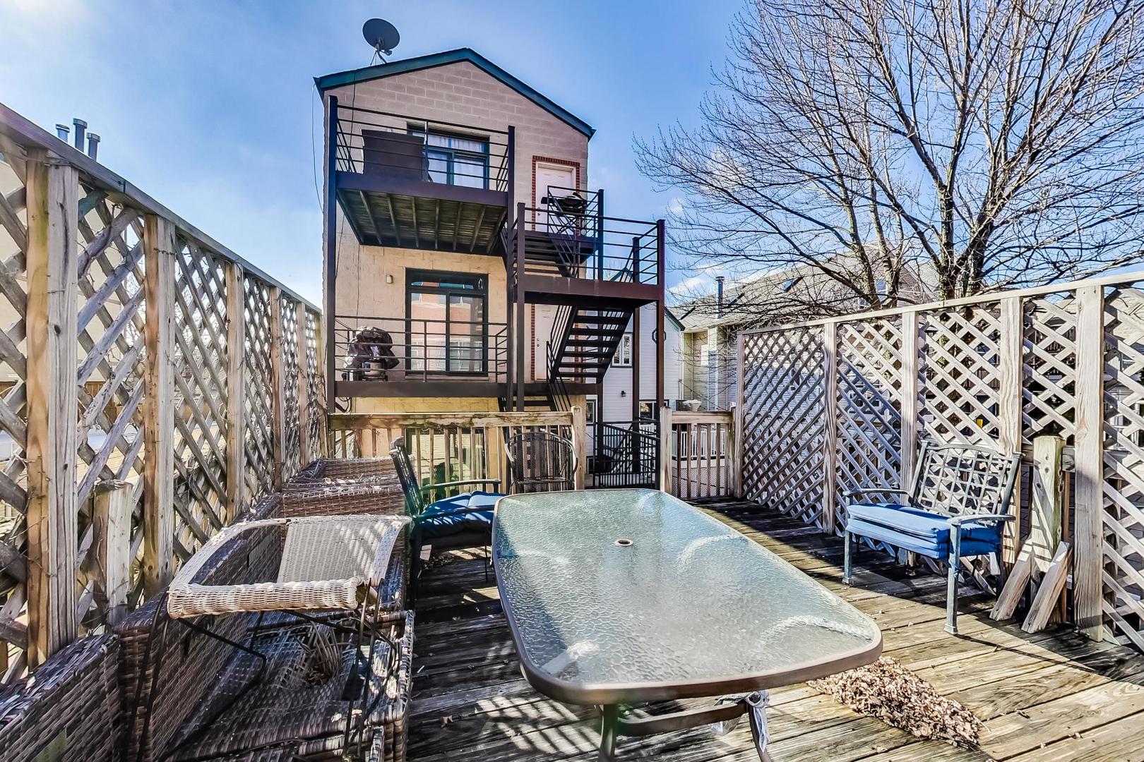 1330 W Fletcher Street Unit: 1