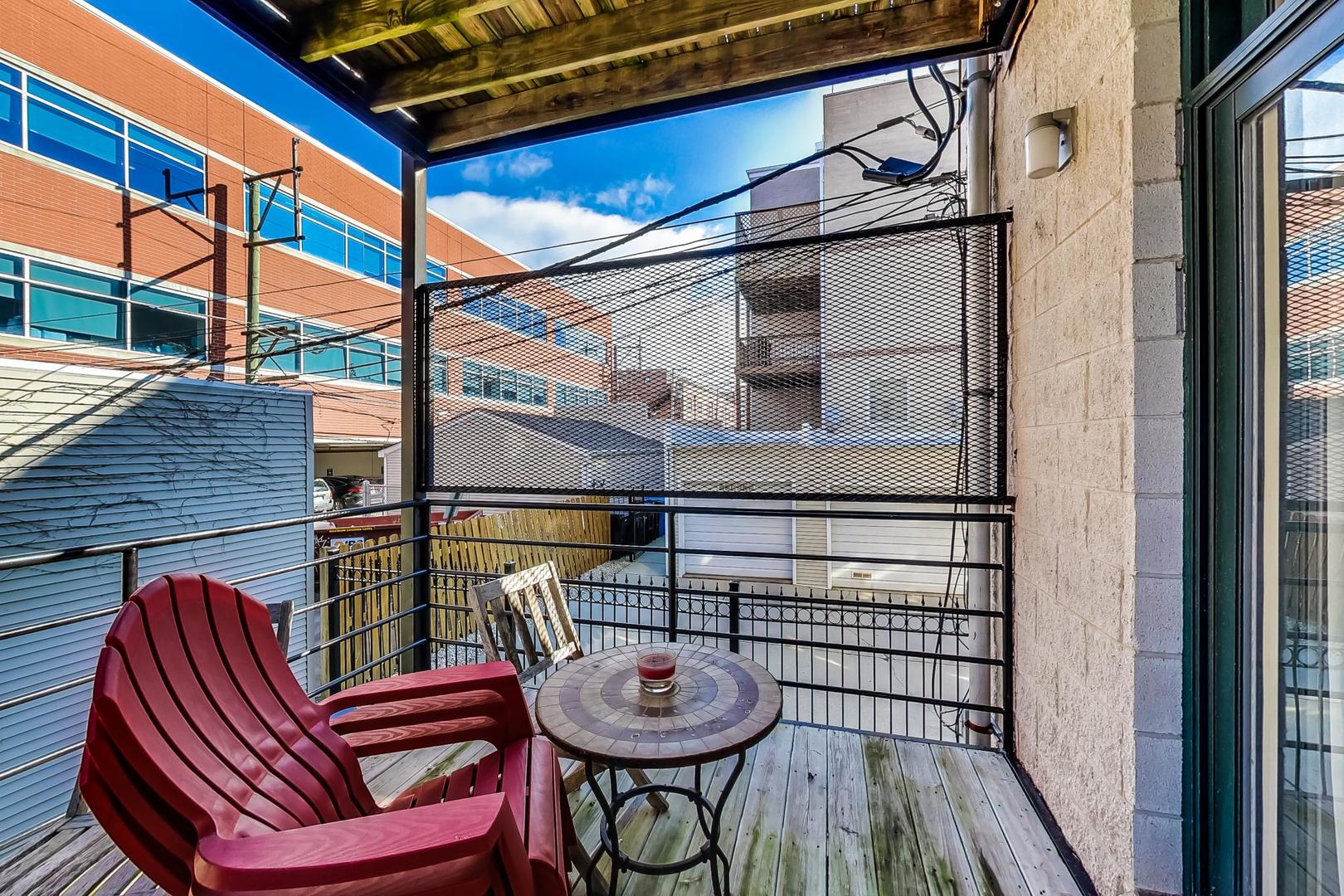 1330 W Fletcher Street Unit: 1