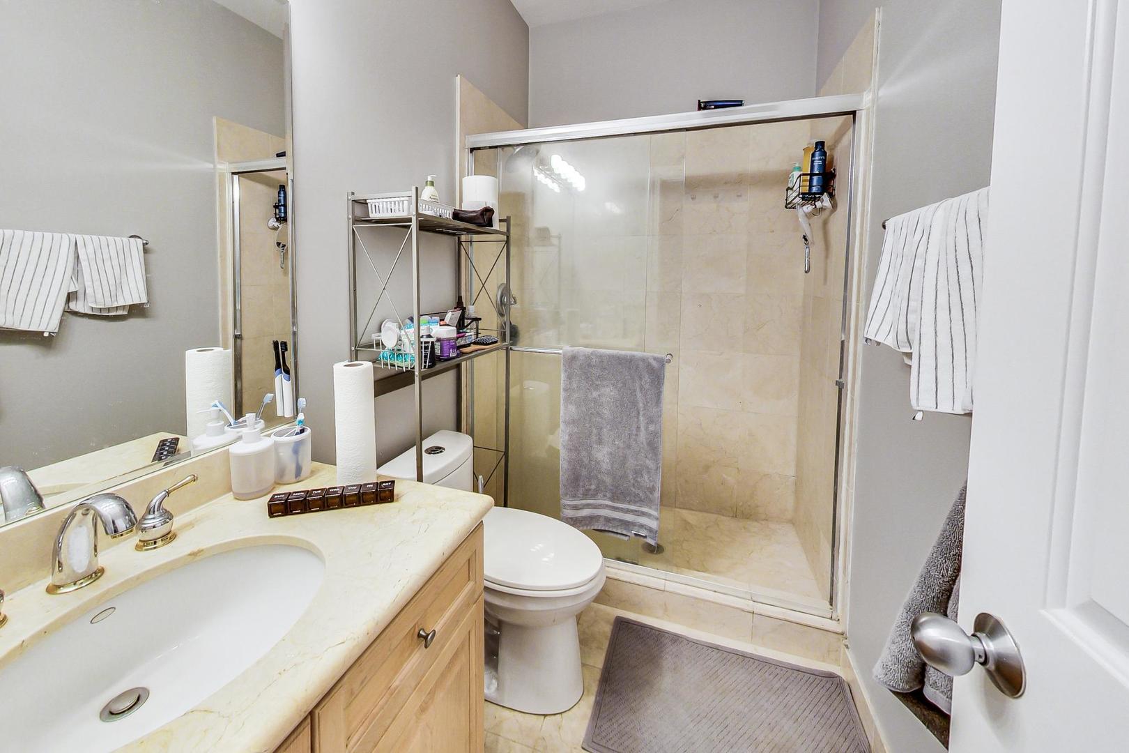 1330 W Fletcher Street Unit: 1