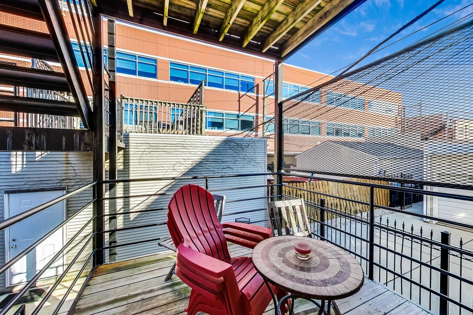 1330 W Fletcher Street Unit: 1