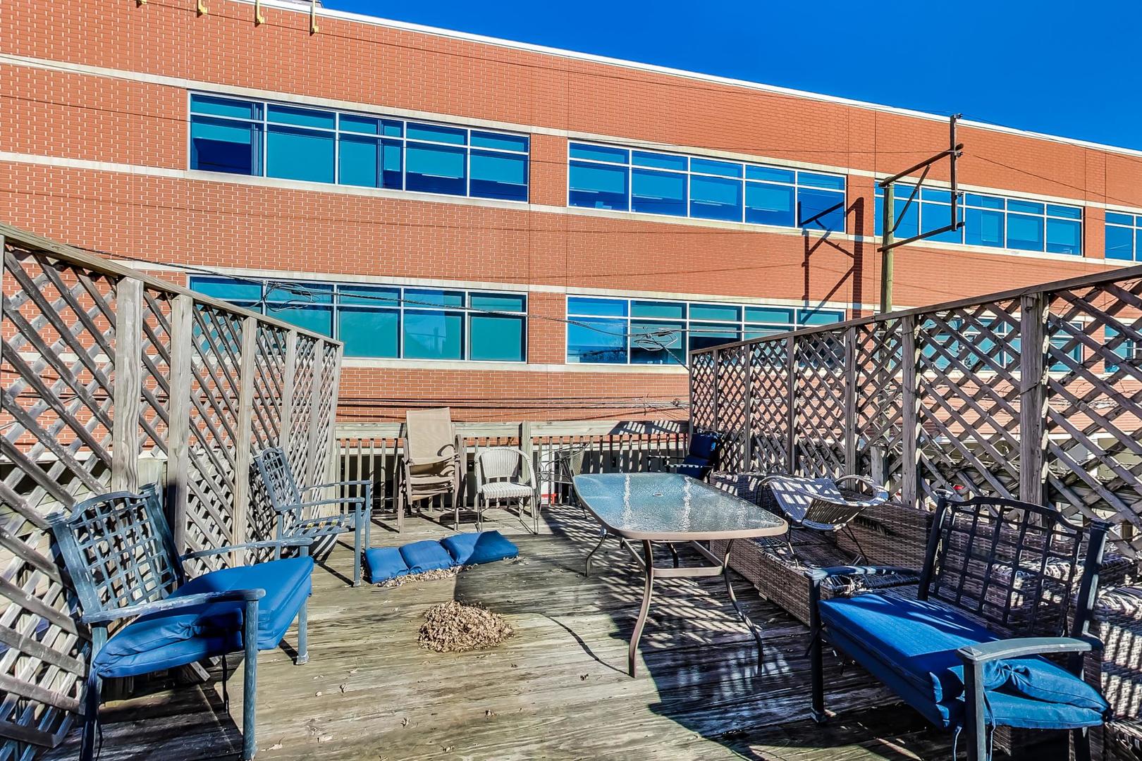 1330 W Fletcher Street Unit: 1