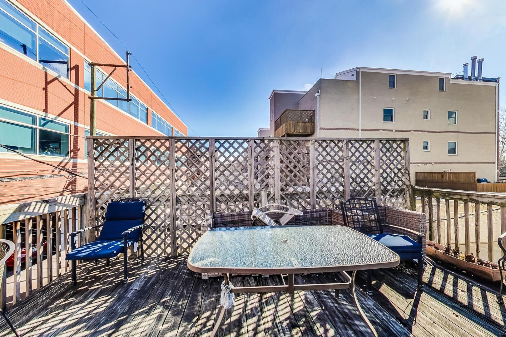 1330 W Fletcher Street Unit: 1