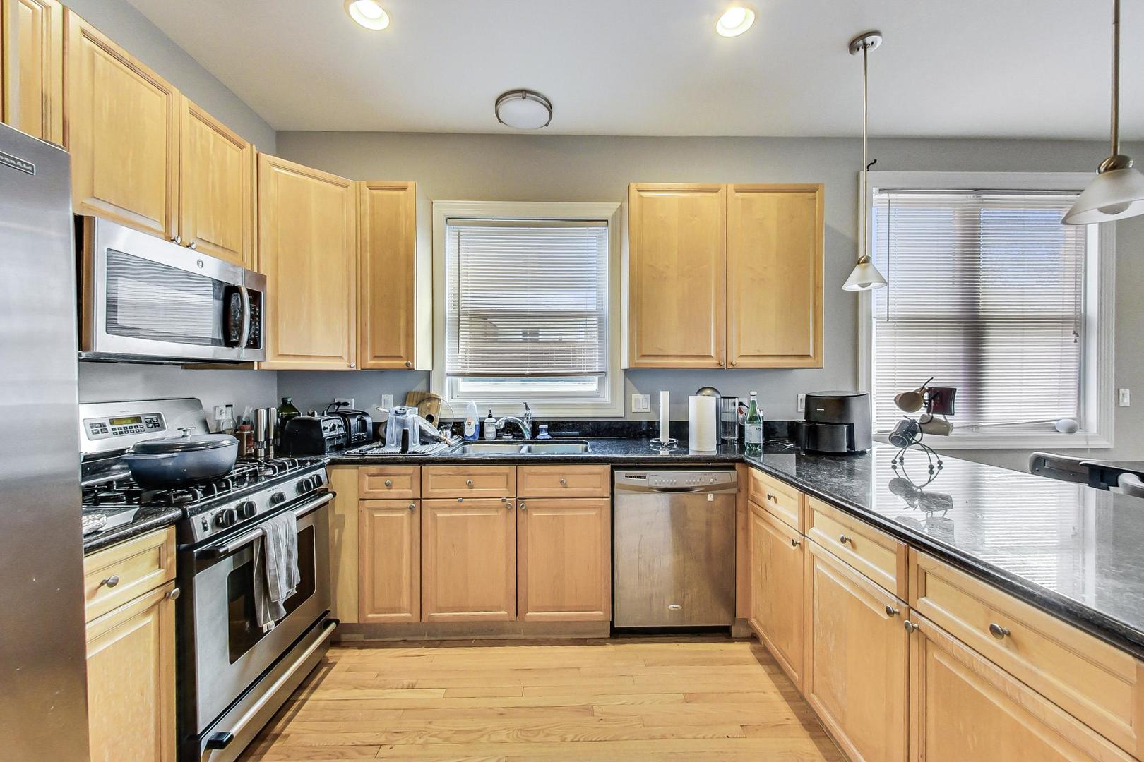 1330 W Fletcher Street Unit: 1
