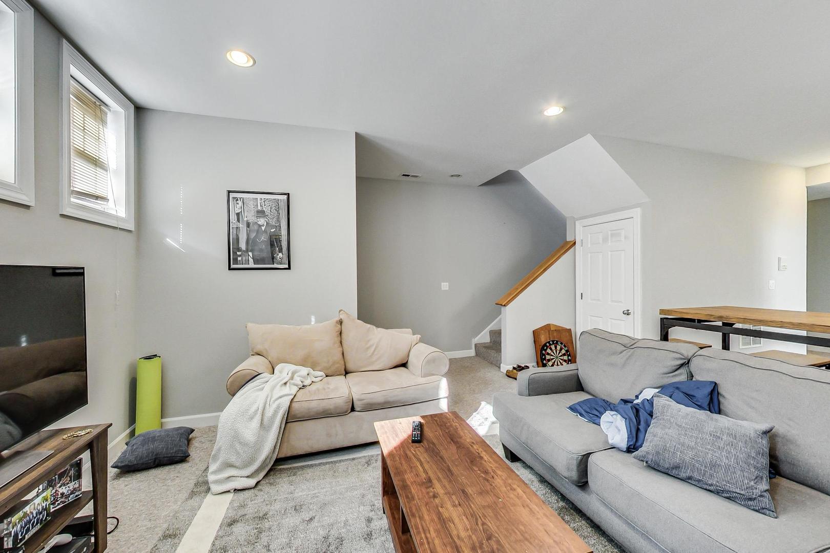 1330 W Fletcher Street Unit: 1