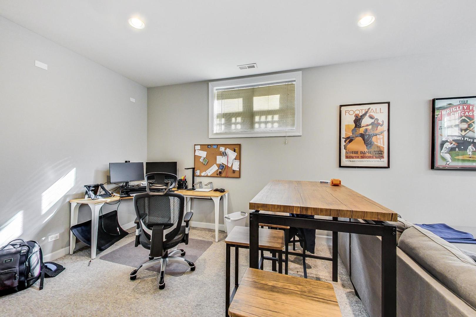 1330 W Fletcher Street Unit: 1