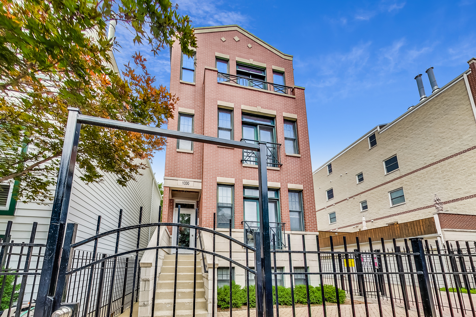 1330 W Fletcher Street Unit: 1