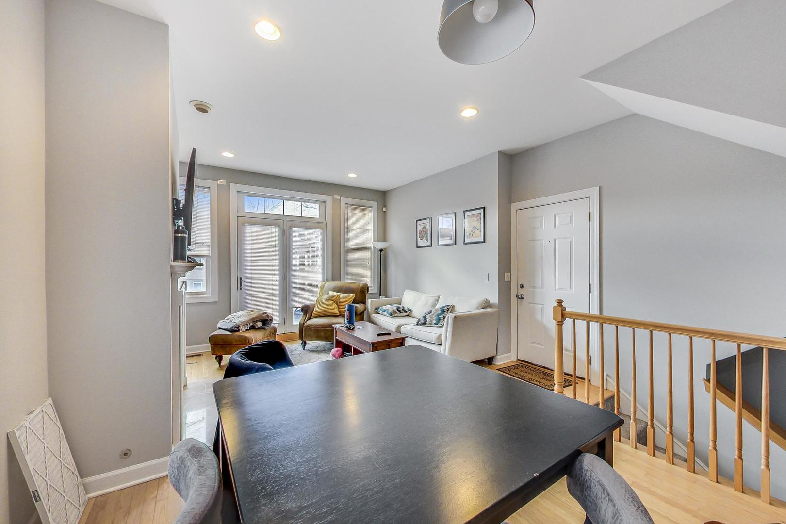 1330 W Fletcher Street Unit: 1