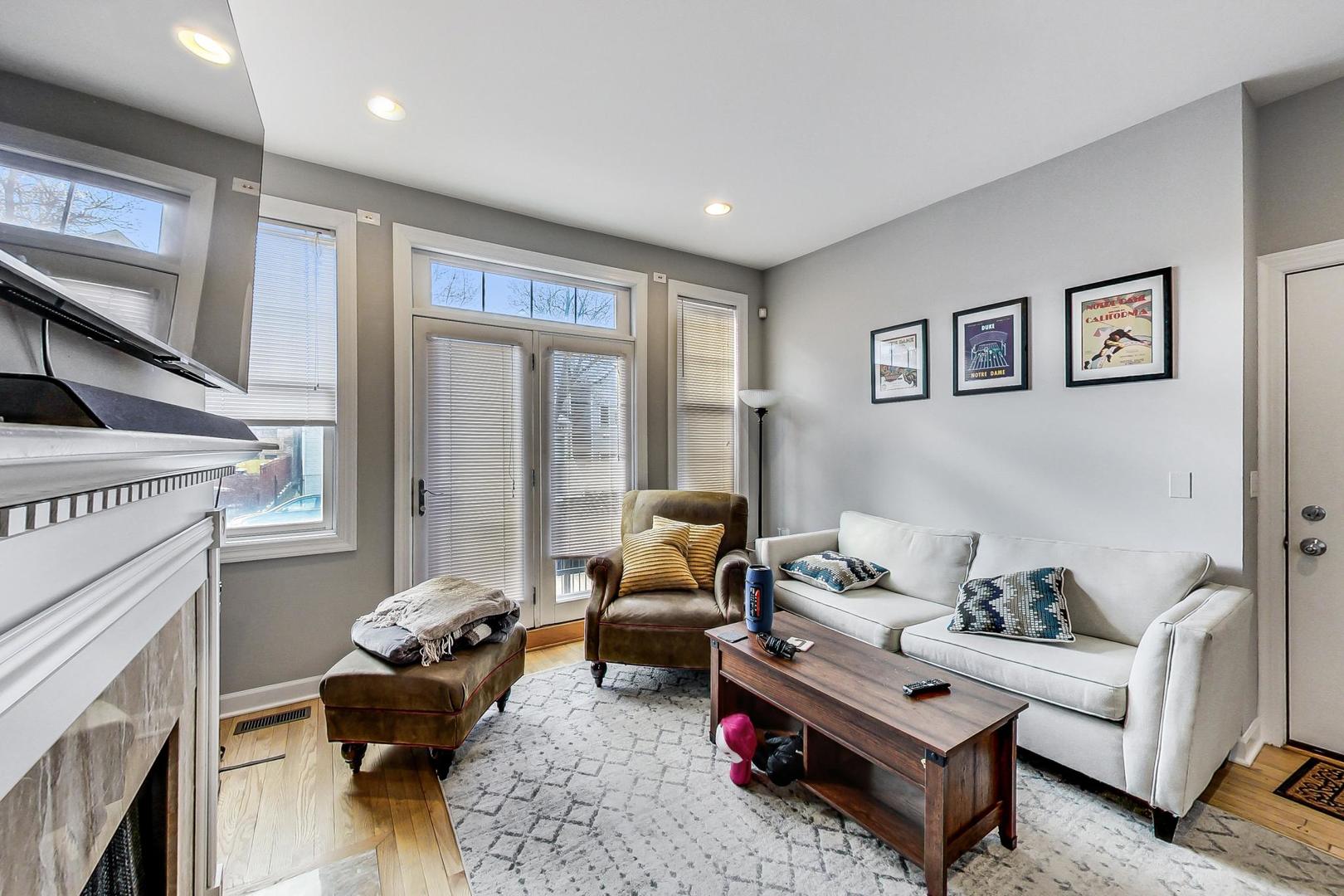 1330 W Fletcher Street Unit: 1