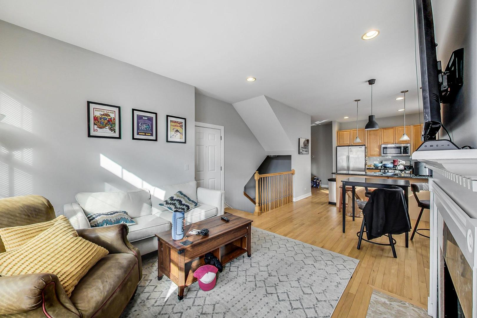 1330 W Fletcher Street Unit: 1