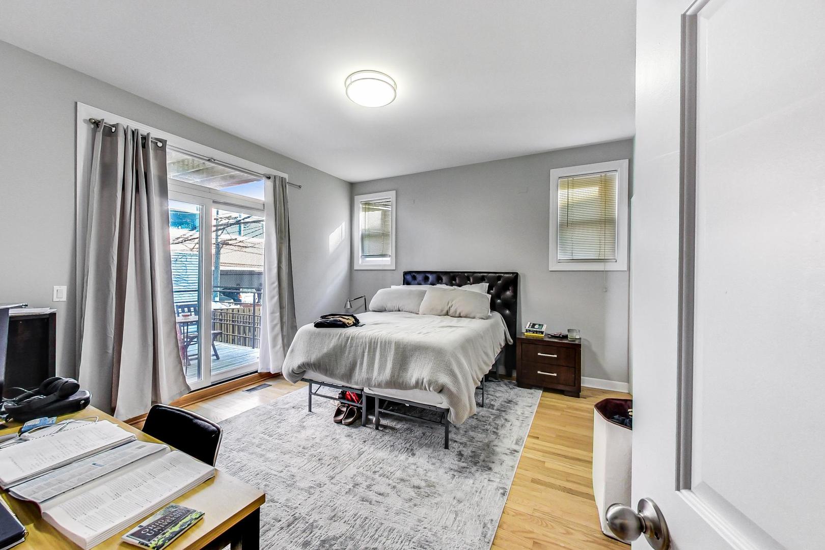 1330 W Fletcher Street Unit: 1