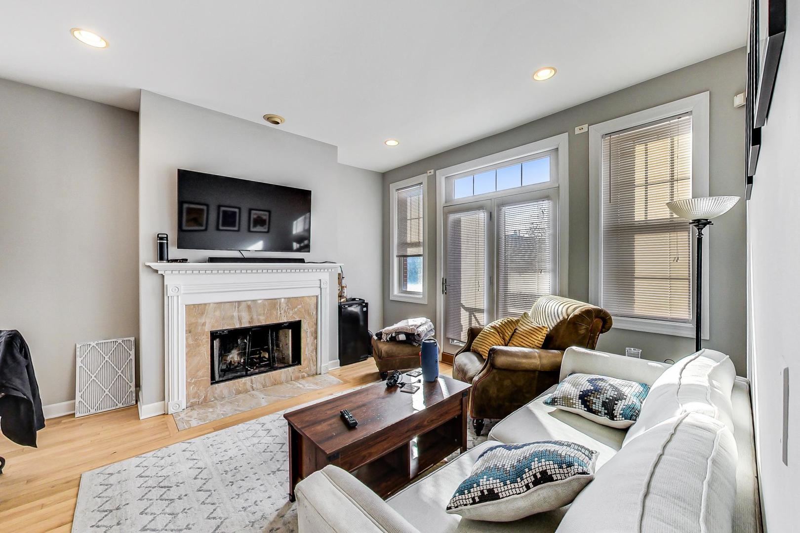 1330 W Fletcher Street Unit: 1