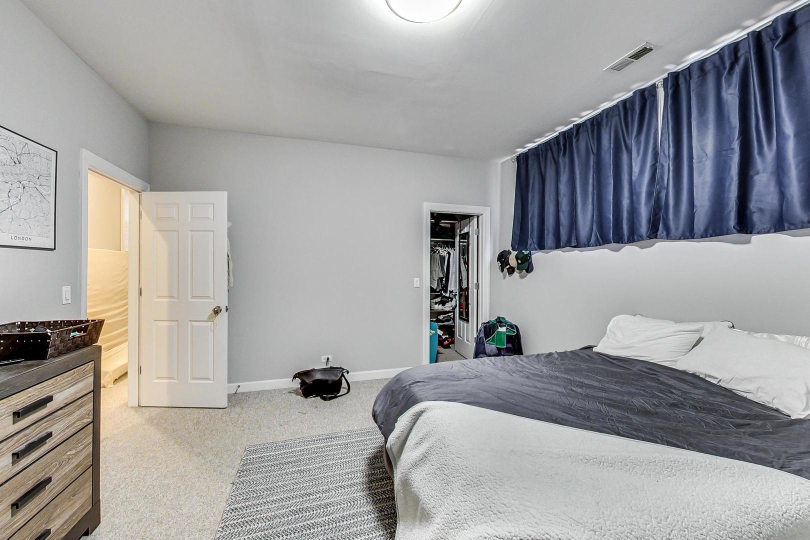 1330 W Fletcher Street Unit: 1